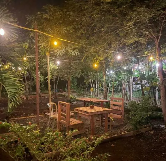 Perhehuone Puutarhanäkymä, Bohol Island Homestay
