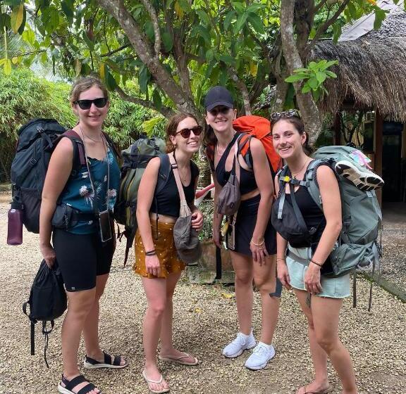 اتاق خانوادگی با چشم‌انداز باغ, Bohol Island Homestay