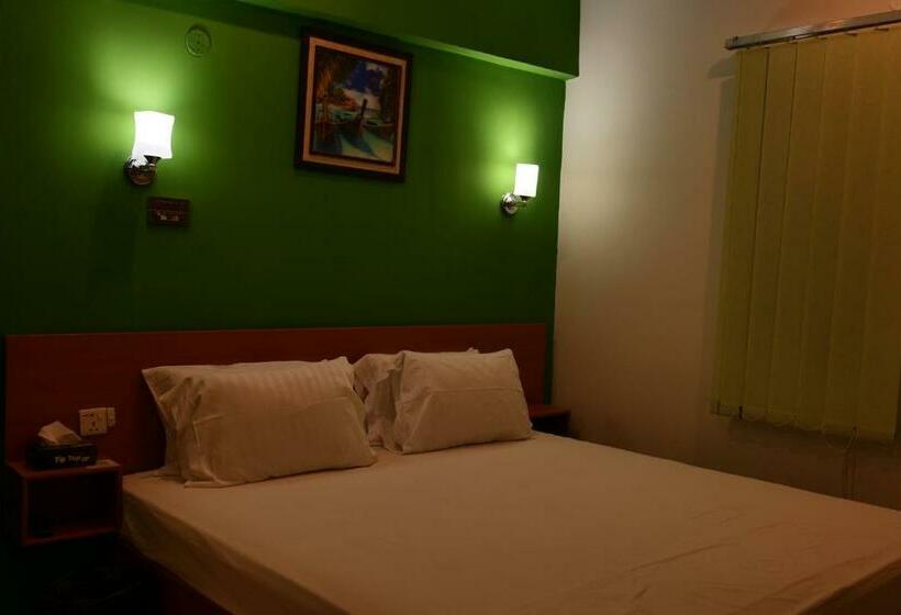 اتاق لوکس با بالکن, Diamond Apart S Dha Karachi