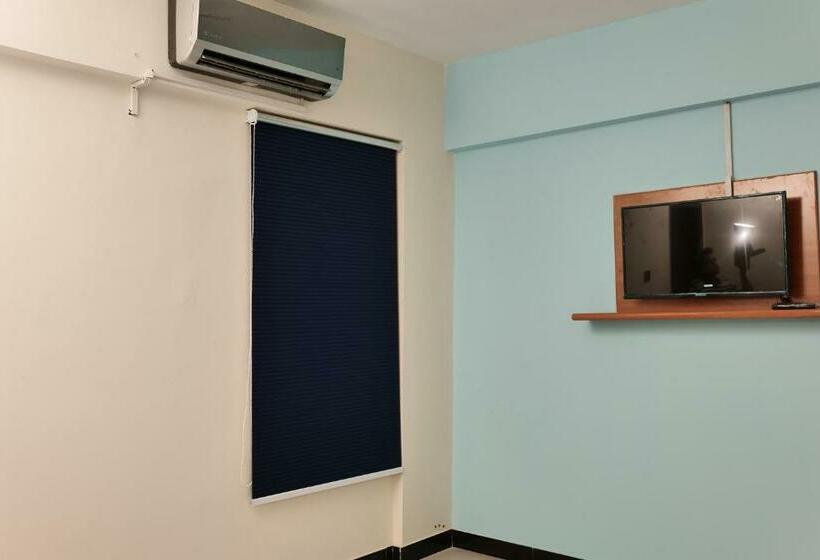 اتاق لوکس با بالکن, Diamond Apart S Dha Karachi