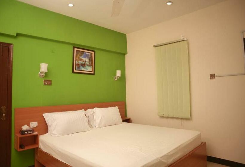 اتاق لوکس با بالکن, Diamond Apart S Dha Karachi