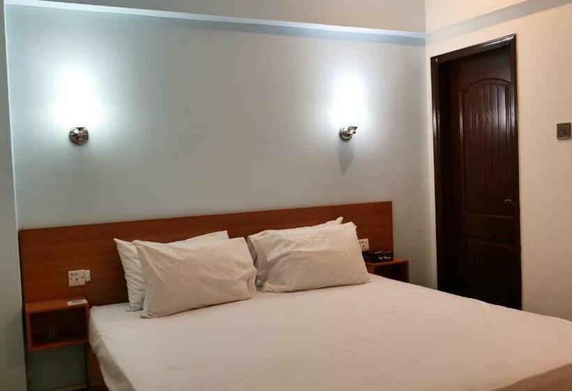 اتاق لوکس با بالکن, Diamond Apart S Dha Karachi