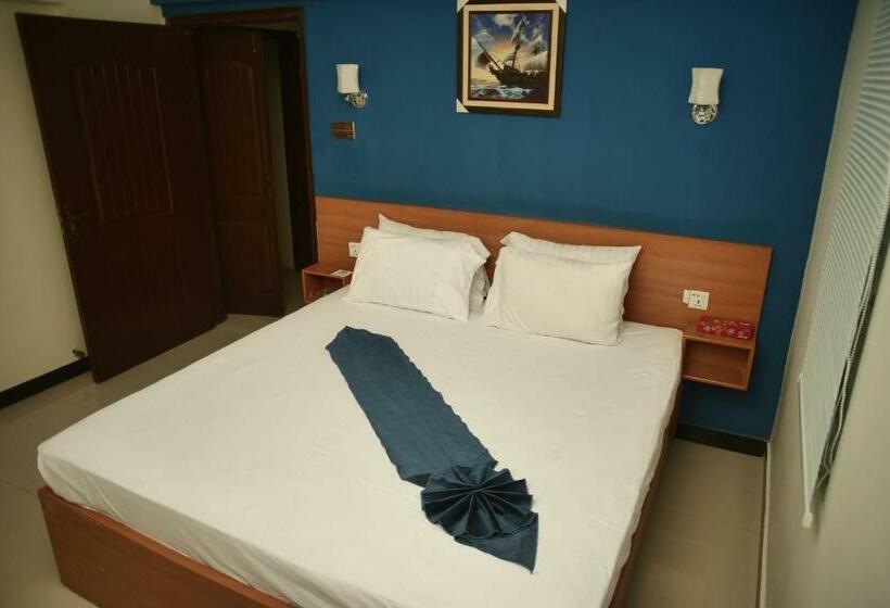 اتاق لوکس با بالکن, Diamond Apart S Dha Karachi