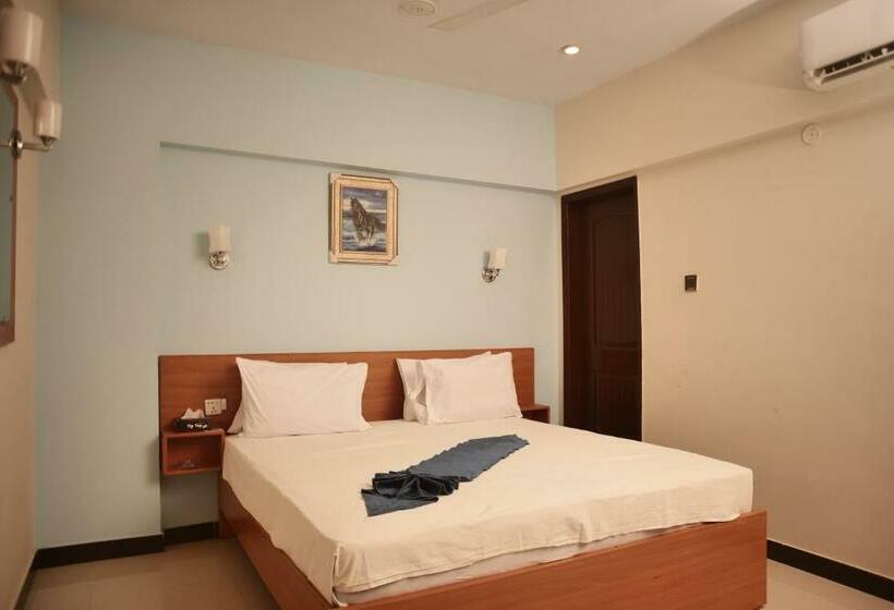 اتاق لوکس با بالکن, Diamond Apart S Dha Karachi