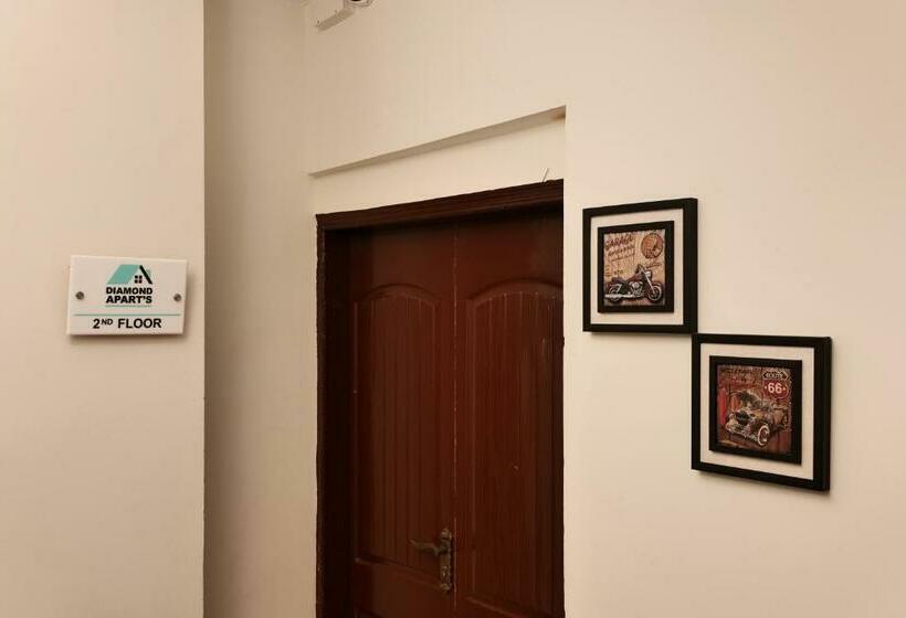اتاق لوکس با بالکن, Diamond Apart S Dha Karachi