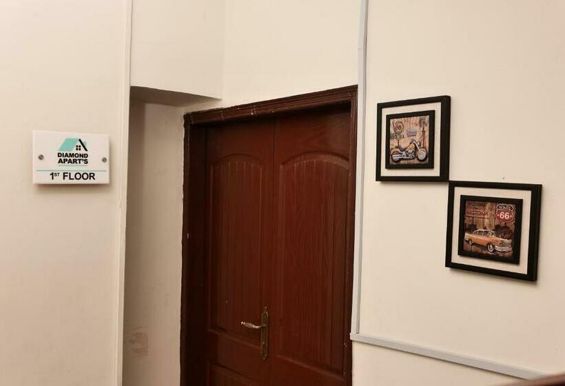 اتاق لوکس با بالکن, Diamond Apart S Dha Karachi