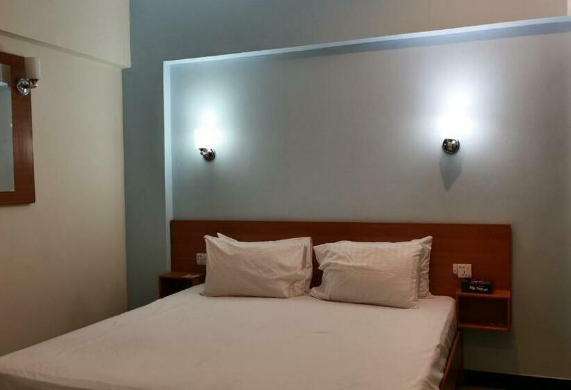 اتاق لوکس با بالکن, Diamond Apart S Dha Karachi