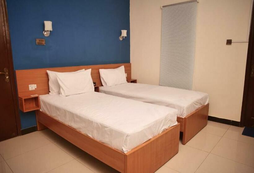 اتاق لوکس با بالکن, Diamond Apart S Dha Karachi