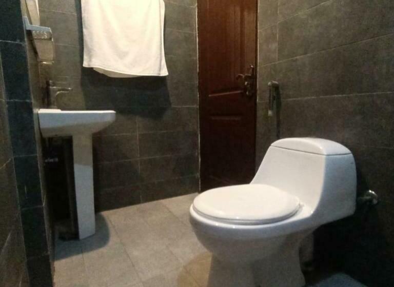 اتاق اکونومی, Diamond Apart S Dha Karachi