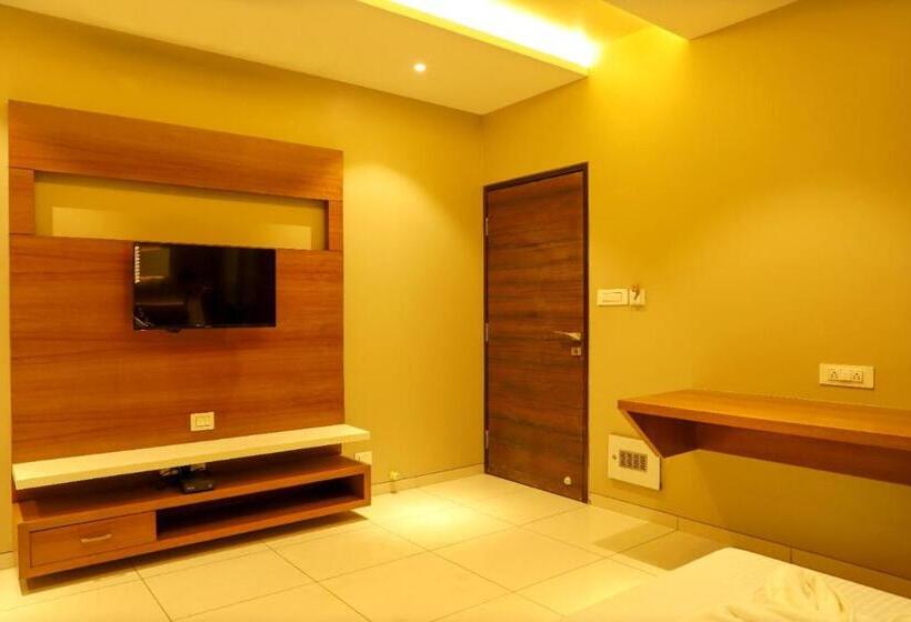 デラックスルーム, Ravikiran