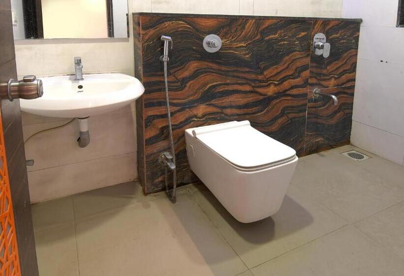 スタンダードルーム, Ravikiran