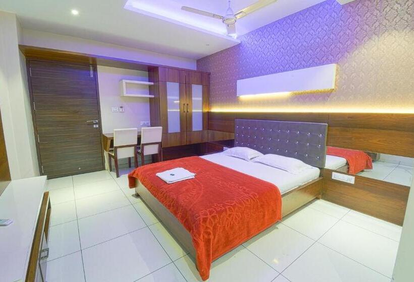 スタンダードルーム, Ravikiran