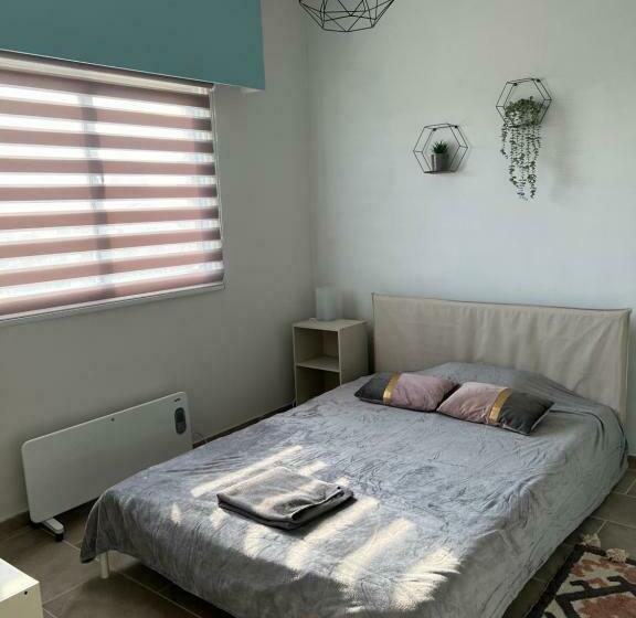 Camera Standard, Joanna Court Rooms