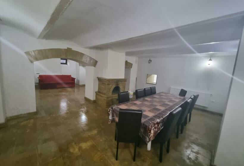 デラックスルーム, Moldi Muzeu