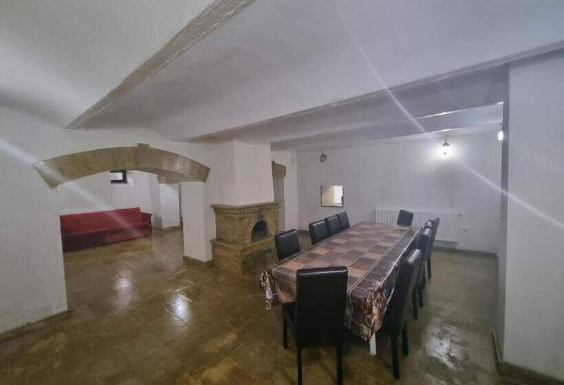 デラックスルーム, Moldi Muzeu