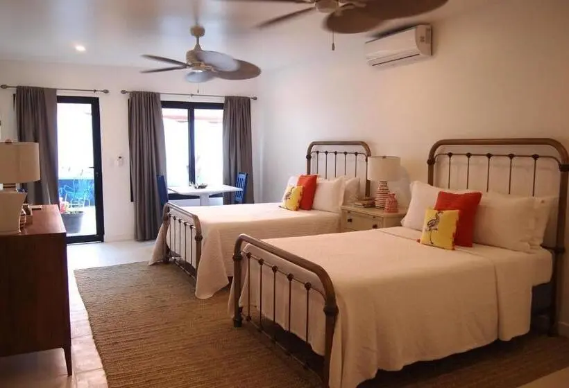 Deluxe Neljän Hengen Huone, Casa Vitality Bed And Breakfast   Playa Guiones, Nosara   4 Minute Walk To The Beach