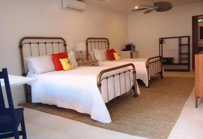 Deluxe Neljän Hengen Huone, Casa Vitality Bed And Breakfast   Playa Guiones, Nosara   4 Minute Walk To The Beach