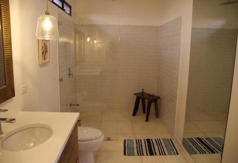 Трехместный Номер Superior, Casa Vitality Bed And Breakfast   Playa Guiones, Nosara   4 Minute Walk To The Beach