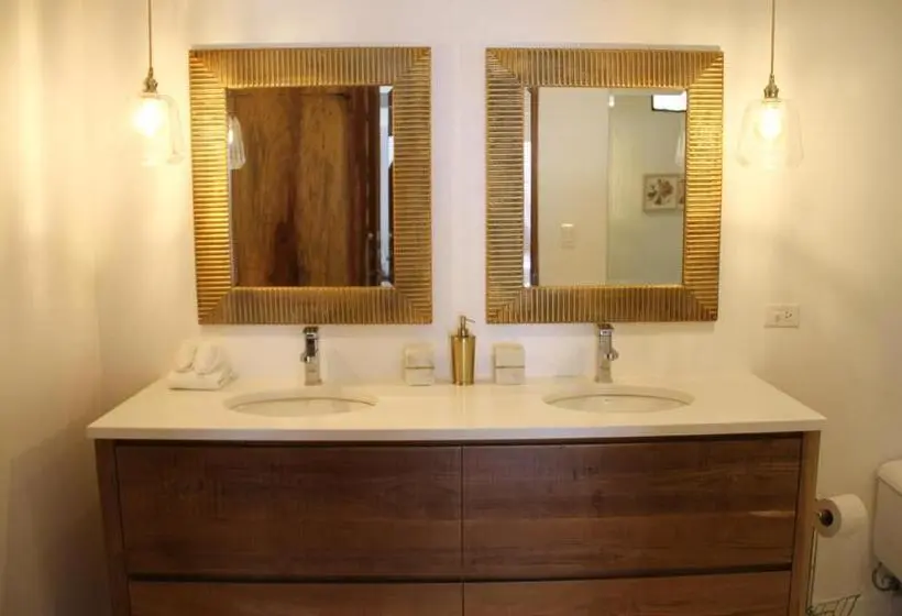 Superior Kolmen Hengen Huone, Casa Vitality Bed And Breakfast   Playa Guiones, Nosara   4 Minute Walk To The Beach