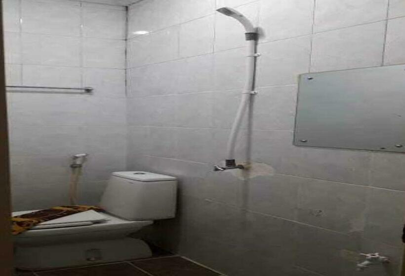 חדר דחוקס עם מיטת קינג, Express O 91674 Penginapan Bm Prima