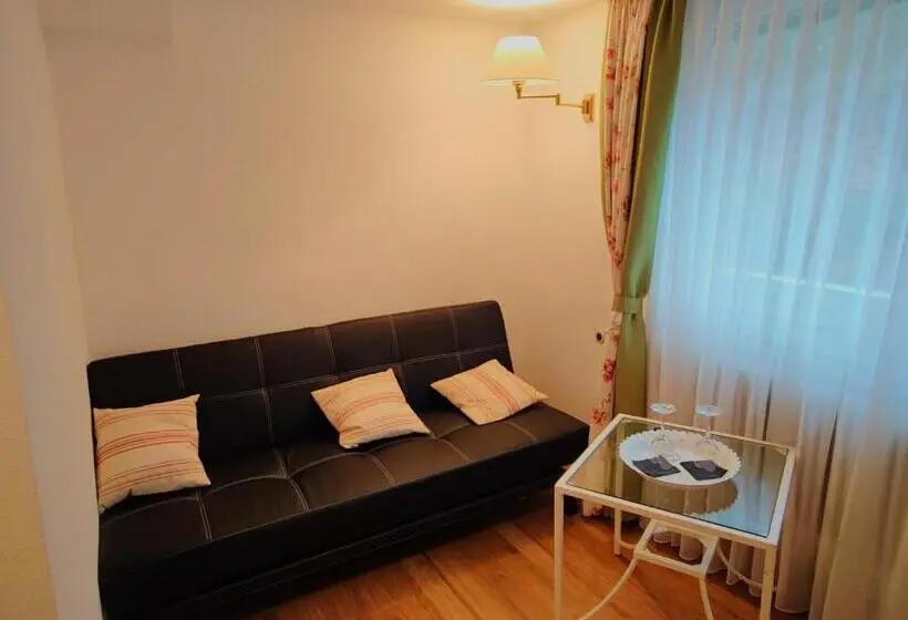 スイート, Room In Guest Room   Pension Forelle   Doppelzimmer