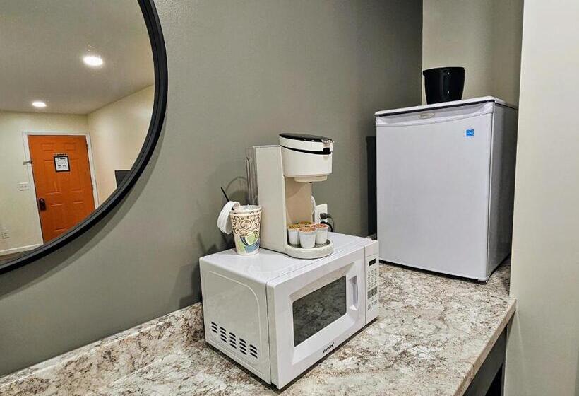 غرفة قياسية, The Honey Bee Motel