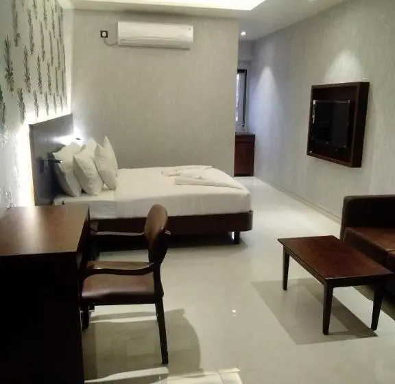 Superior-huone, Madhuban