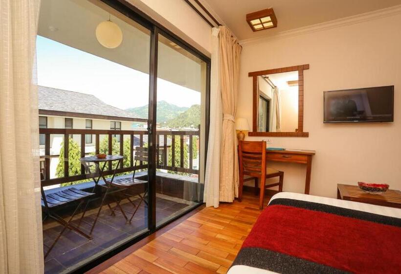 سوییت, Atithi Resort & Spa