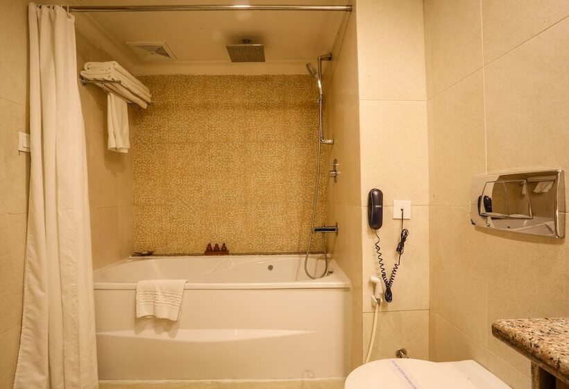 سوییت, Atithi Resort & Spa