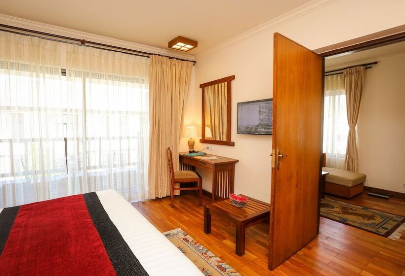 سوییت, Atithi Resort & Spa