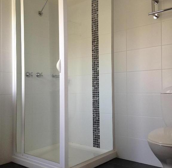 豪华房间, Auldington