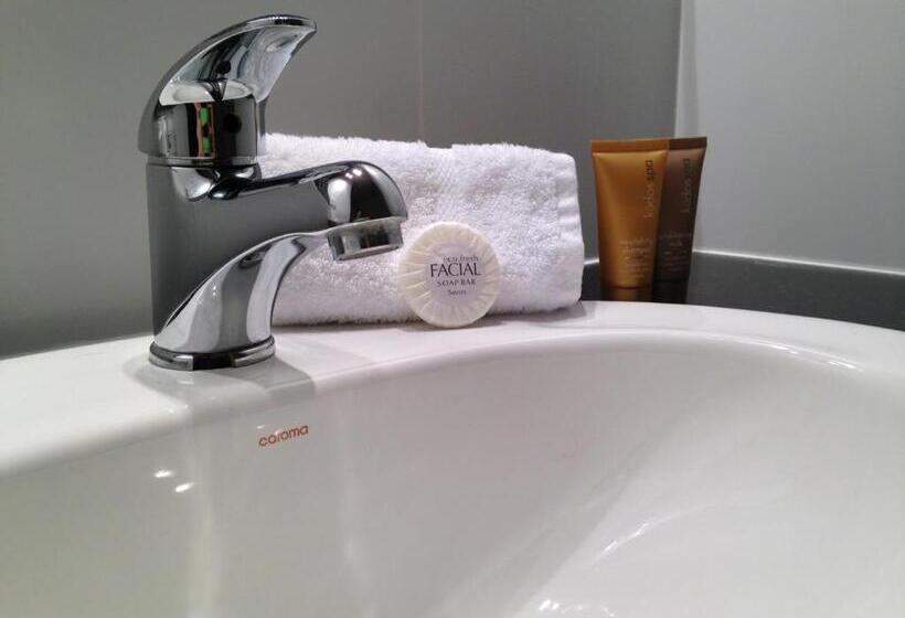 适合残疾人使用的标准间, Auldington