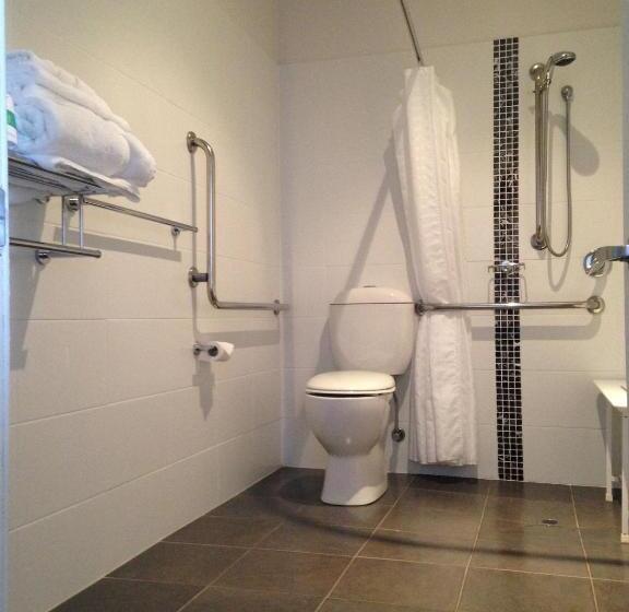 适合残疾人使用的标准间, Auldington