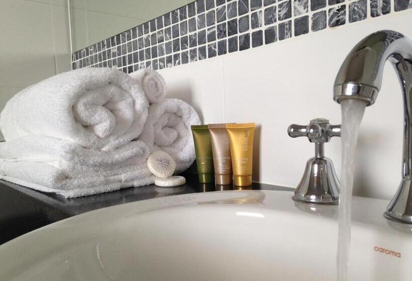 标准间, Auldington