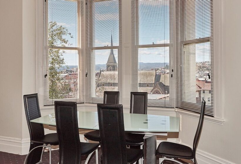 高级套房, Auldington