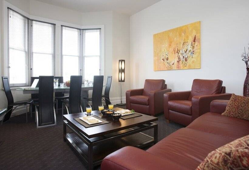 高级套房, Auldington