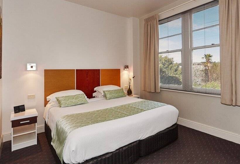 标准间, Auldington