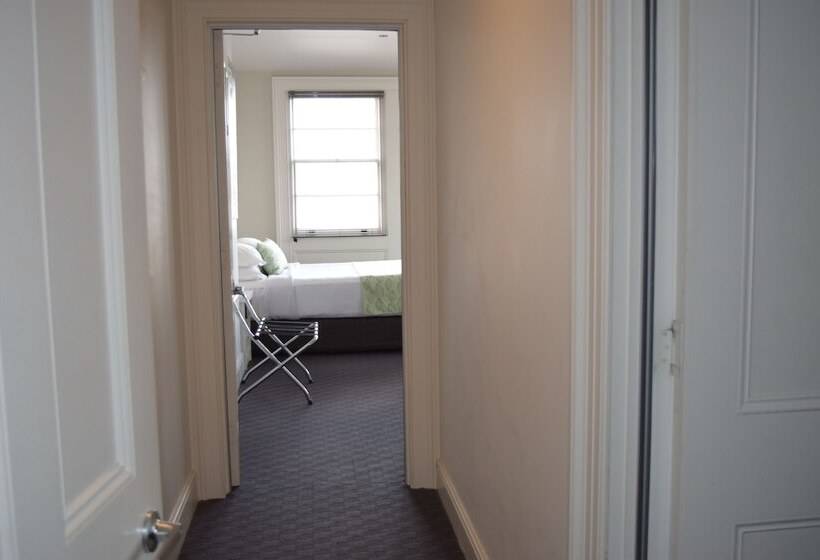 豪华房间, Auldington