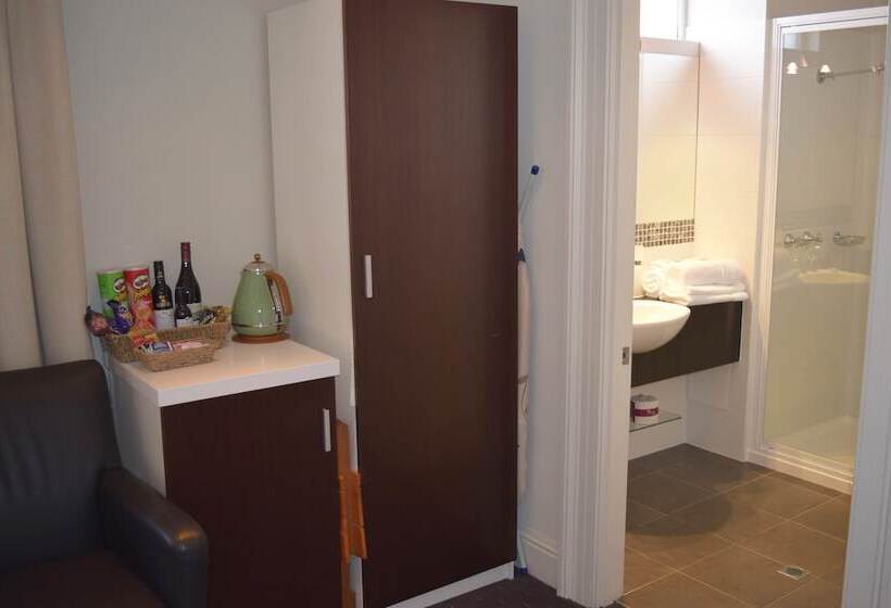 豪华房间, Auldington