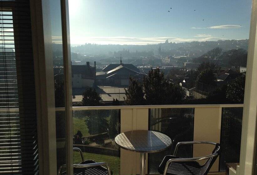 标准间, Auldington