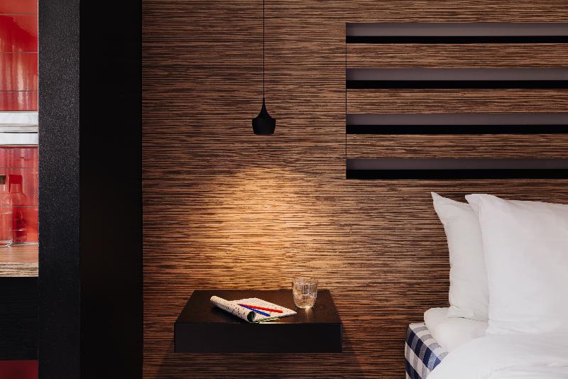 标准间, Auldington