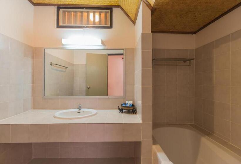 家庭间, Coral Hotel Bangsaphan