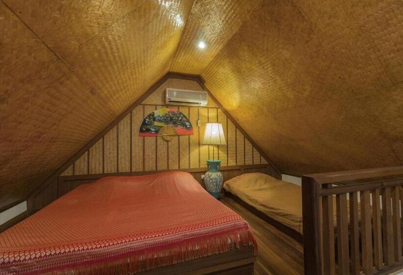 家庭间, Coral Hotel Bangsaphan