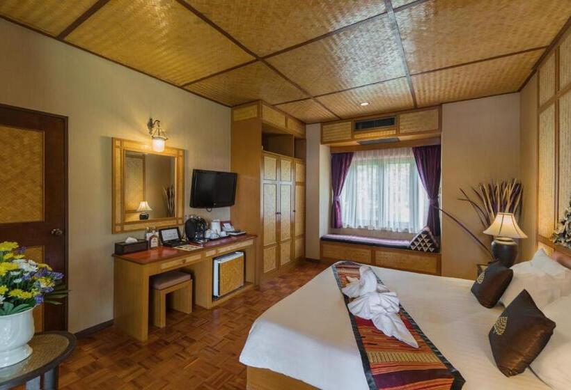 디럭스 스위트 킹 침대, Coral Hotel Bangsaphan