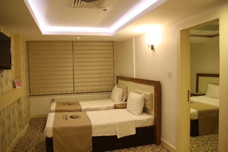 家庭间, Izgi Turhan