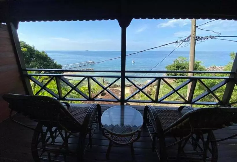 اتاق لوکس با چشم‌انداز دریا, Minang Cove Resort
