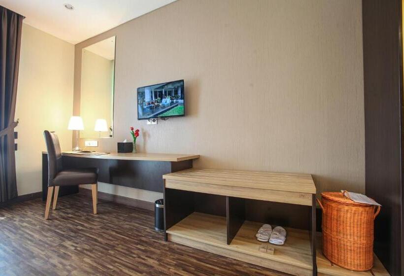 带大床的行政房间, The Royale Krakatau