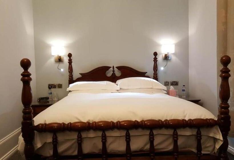 חדר דלוקס, The Shirley