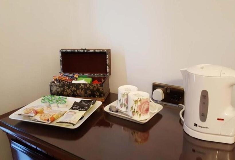 חדר דלוקס, The Shirley