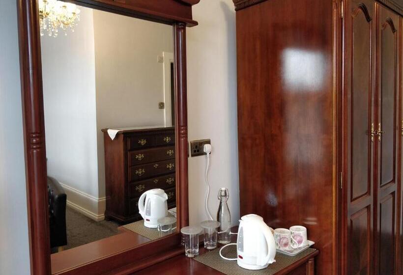 חדר דלוקס, The Shirley